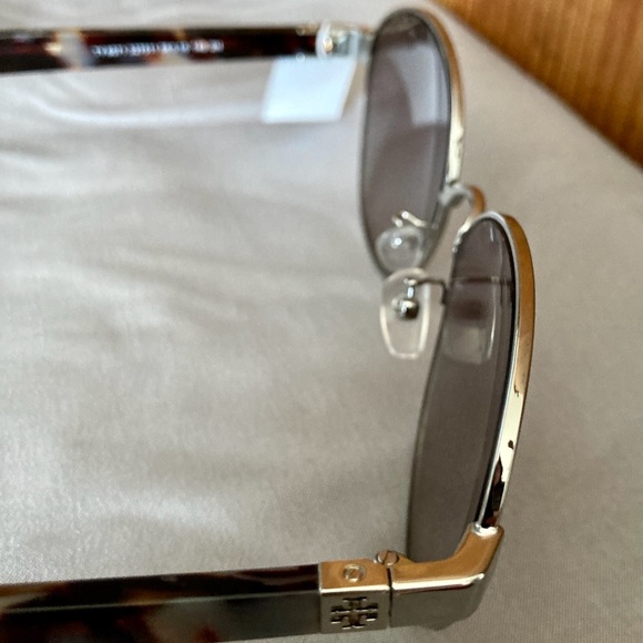 Tory Burch Shiny Silver Metal Sunglasses main image 9